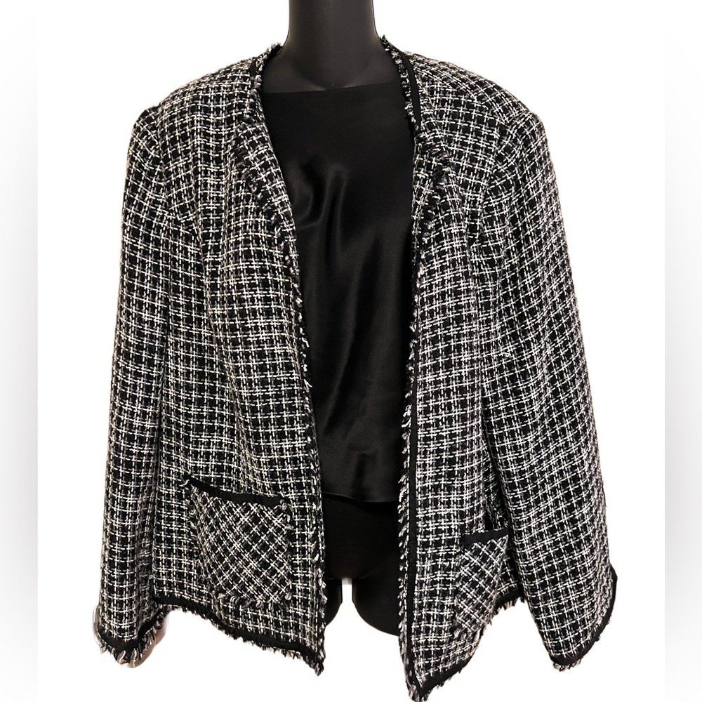 💜 NWOT beautiful ladies blazer